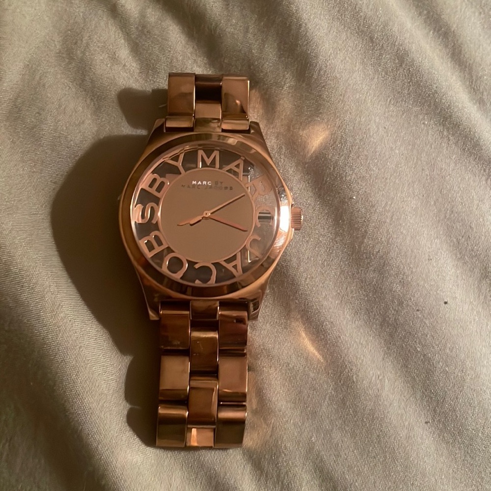 rose gold marc jacobs watch, good condition, doesnt work